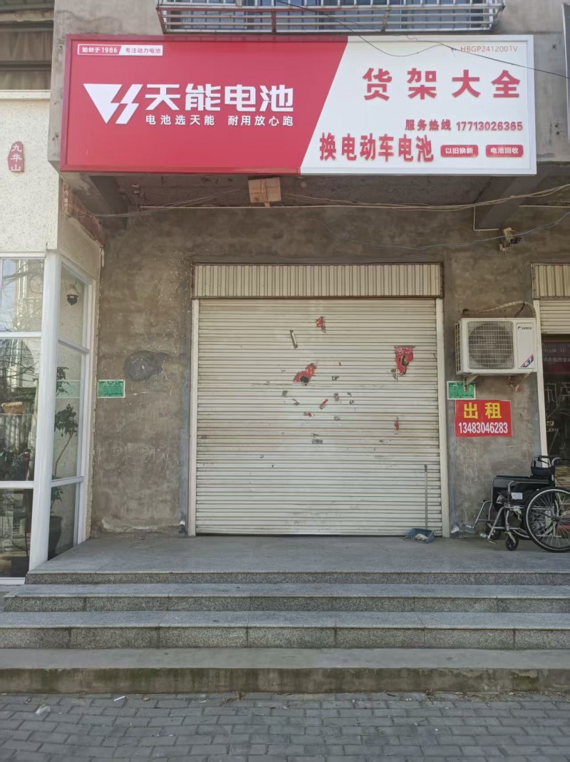 原女装门市转让:位于农贸街174号，40平方房租便宜（第 1 张）