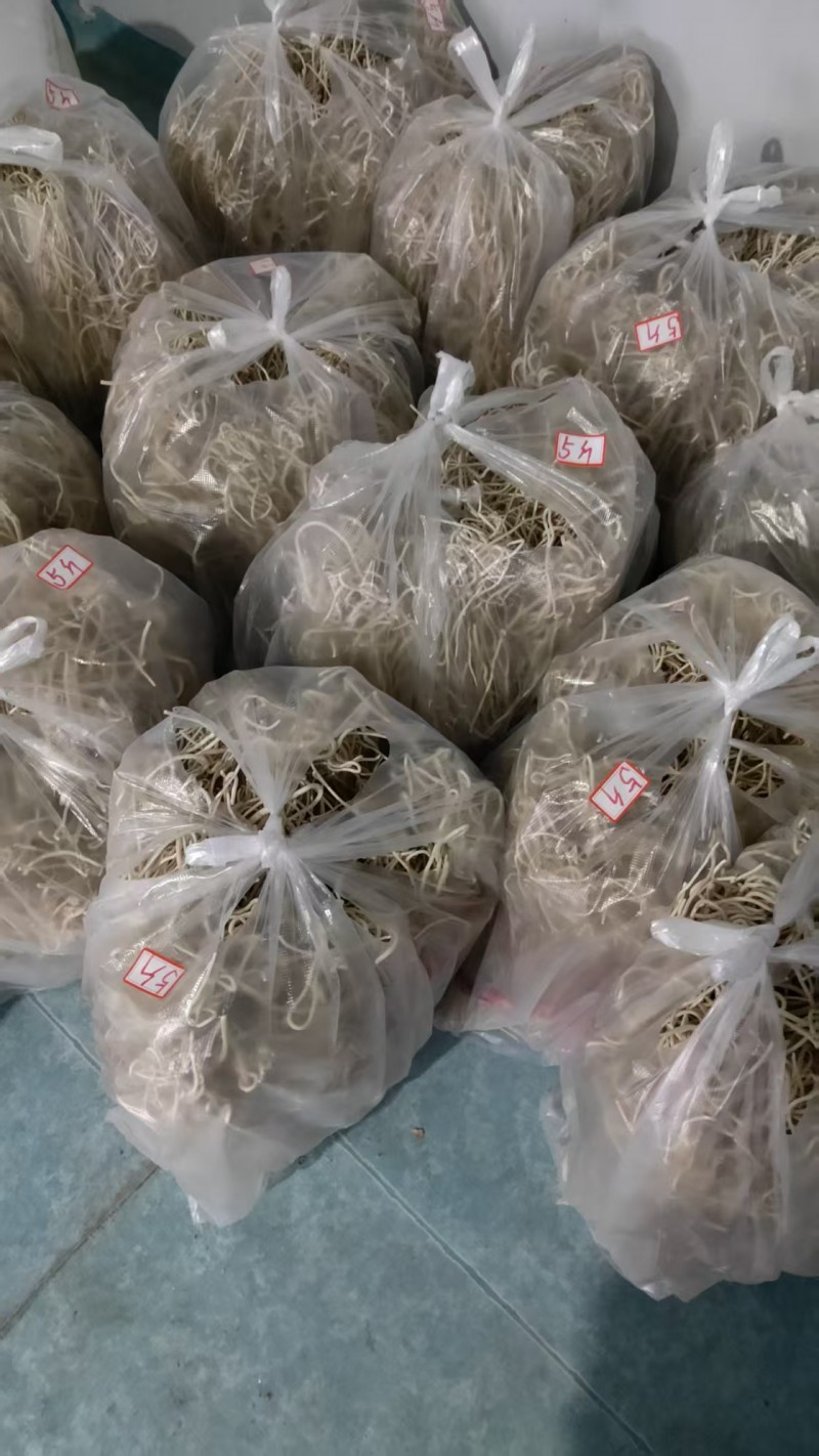海带成捆是4块钱一斤，成大包要是3.5一斤一大包是三十来斤左右，粉条是真正的纯红（第 3 张）