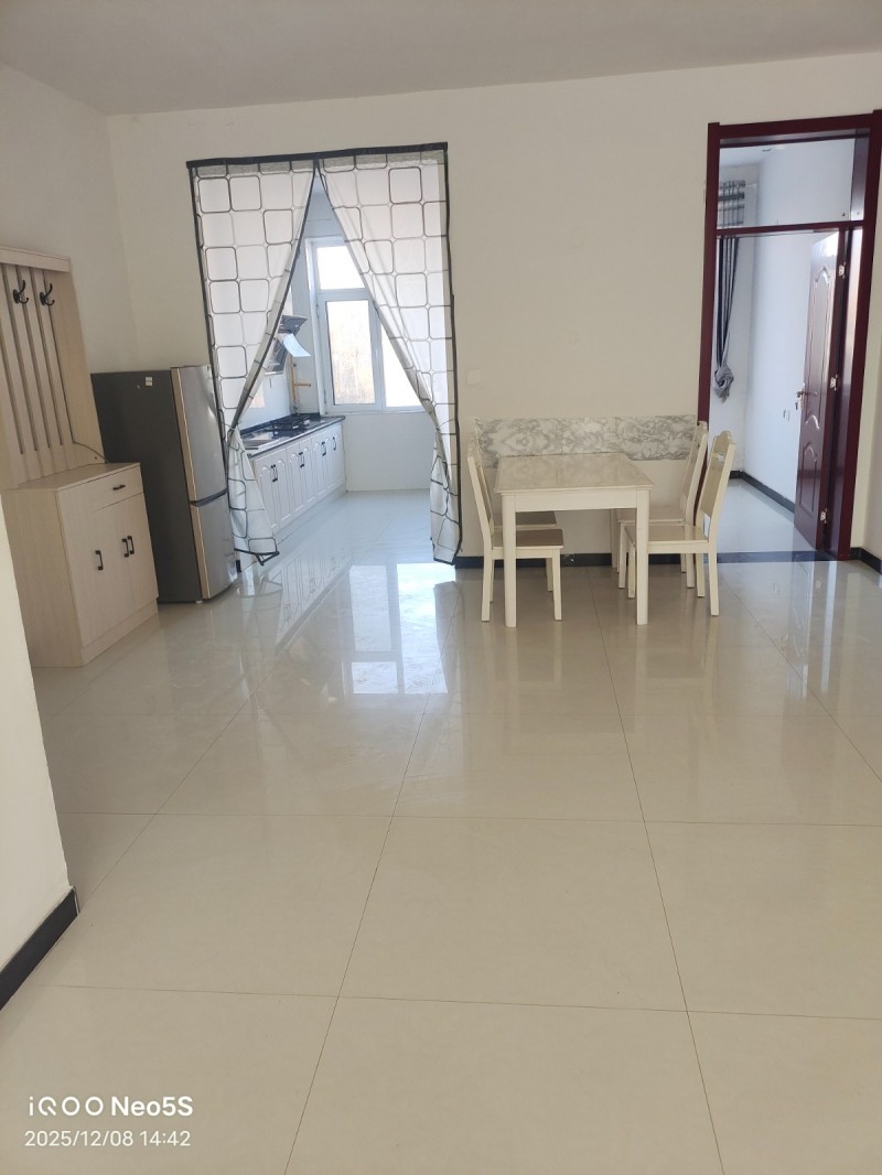 出租:南关自建房二层，三室两厅两卫室，水电暖齐全，交通方便，紧邻大街，停车方便，（第 3 张）