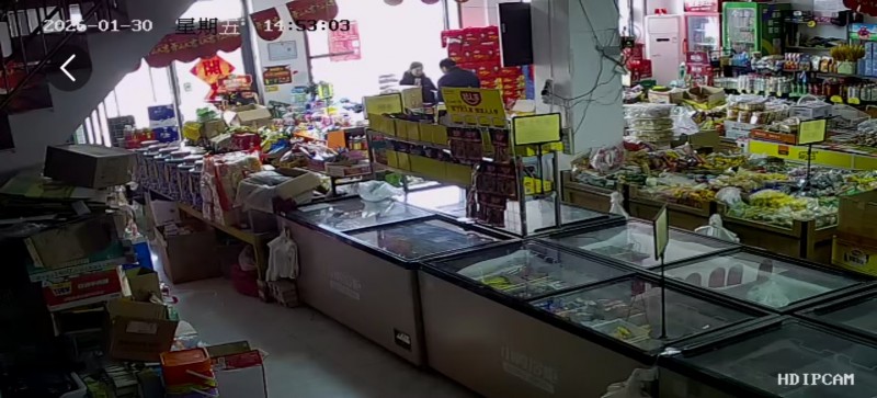 急转！柳苑路与中兴街交叉口，正在经营中的200平方米超市因身体原因转让，可带货转（第 1 张）