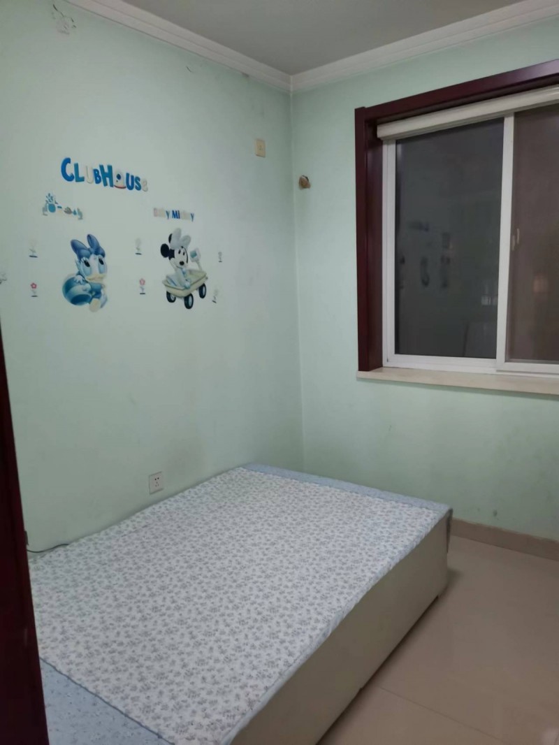 个人住房出租，家具齐全，拎包入住。步梯5楼，总层高6楼，三室两厅一卫，房子干净整（第 5 张）