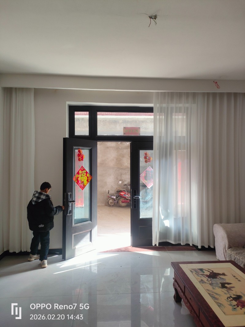 出租单元房带小院，空中花园南，小河道村，新房一层单元，干净整洁，
床、全新空调（第 8 张）
