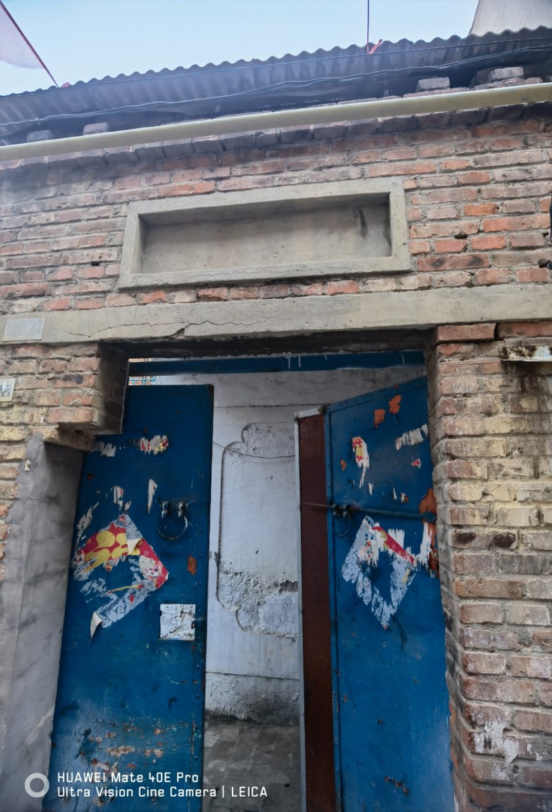 丛台区新三里铺幸福馨苑小区附近。独院二层楼。共四间，水电气齐全。部分家具。（第 3 张）