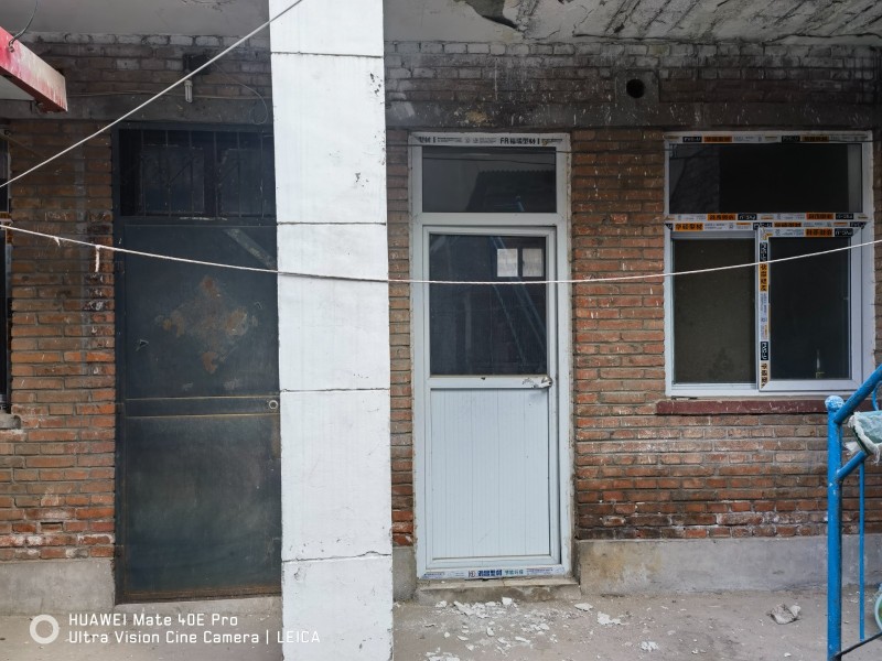 丛台区新三里铺幸福馨苑小区附近。独院二层楼。共四间，水电气齐全。部分家具。（第 4 张）
