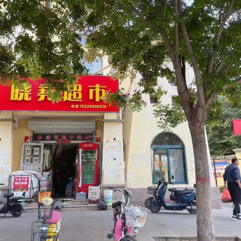 蓝堡湾门市出租，价格面议 铺面位置：紧邻蓝堡湾小区大门口，面积约61平，带地下室（第 1 张）