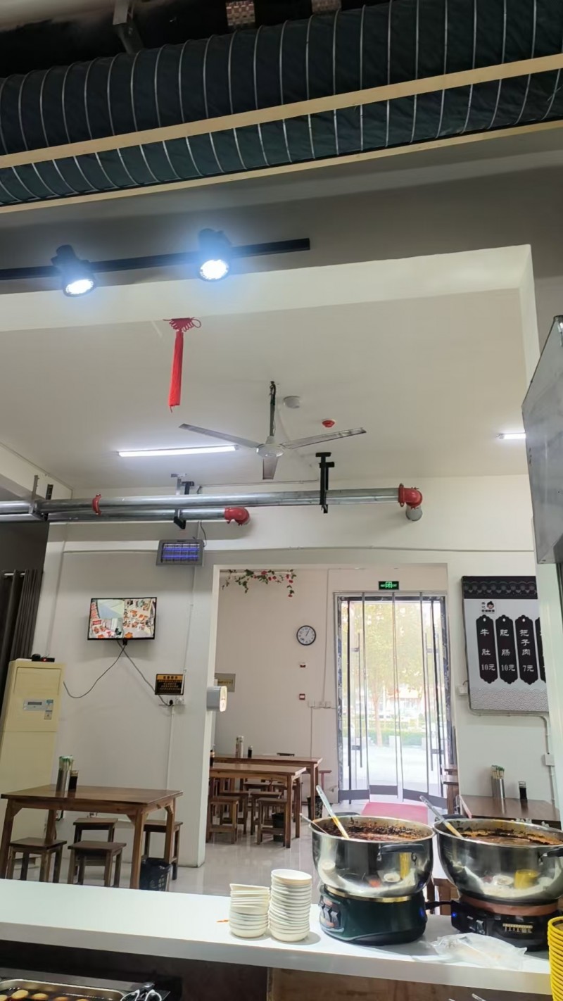 家里老人脑出血住院，复兴区人民西路，银泰公园里底商老渚板面转让，130平，房租3（第 2 张）