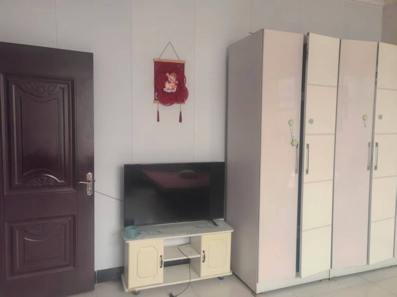 出租一座农村小院，建筑楼房两层，楼下客厅，厨房,大小三个卧室,楼上客厅、卫生间、（第 1 张）