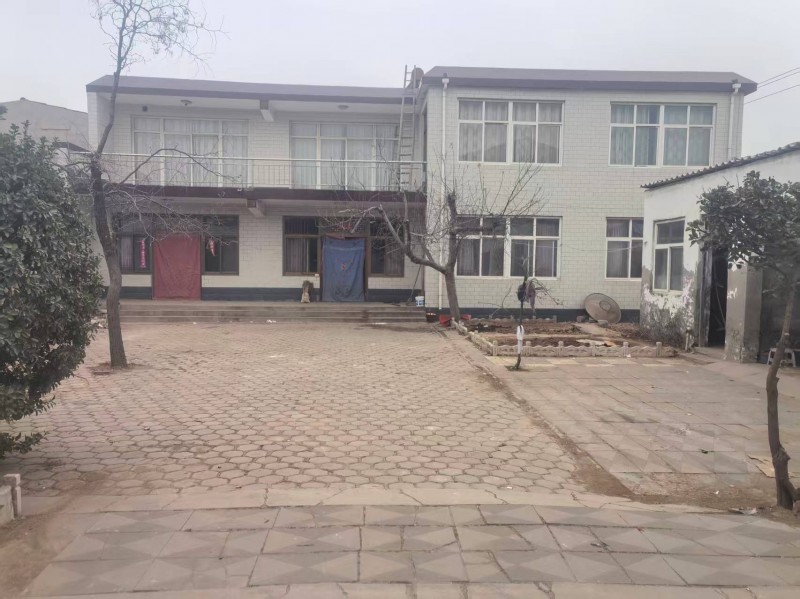 出租一座农村小院，建筑楼房两层，楼下客厅，厨房,大小三个卧室,楼上客厅、卫生间、（第 5 张）
