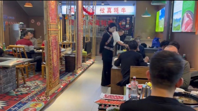 因个人原因不得以门店转让，火锅店，位置好客流量大，店内装修精致有格调，设备齐全（（第 5 张）