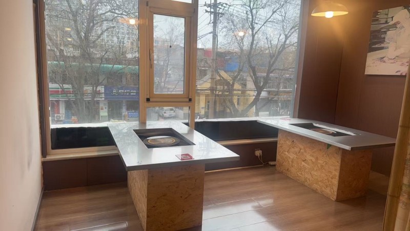 因个人原因不得以门店转让，火锅店，位置好客流量大，店内装修精致有格调，设备齐全（（第 3 张）