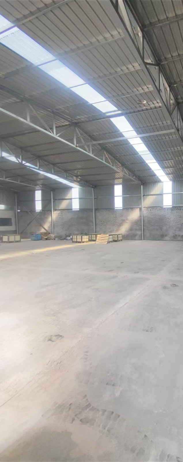 临洺关铁路西娄山村600平米适合小型加工厂仓库不能过半挂 地址:永年区久鼎公司运（第 1 张）