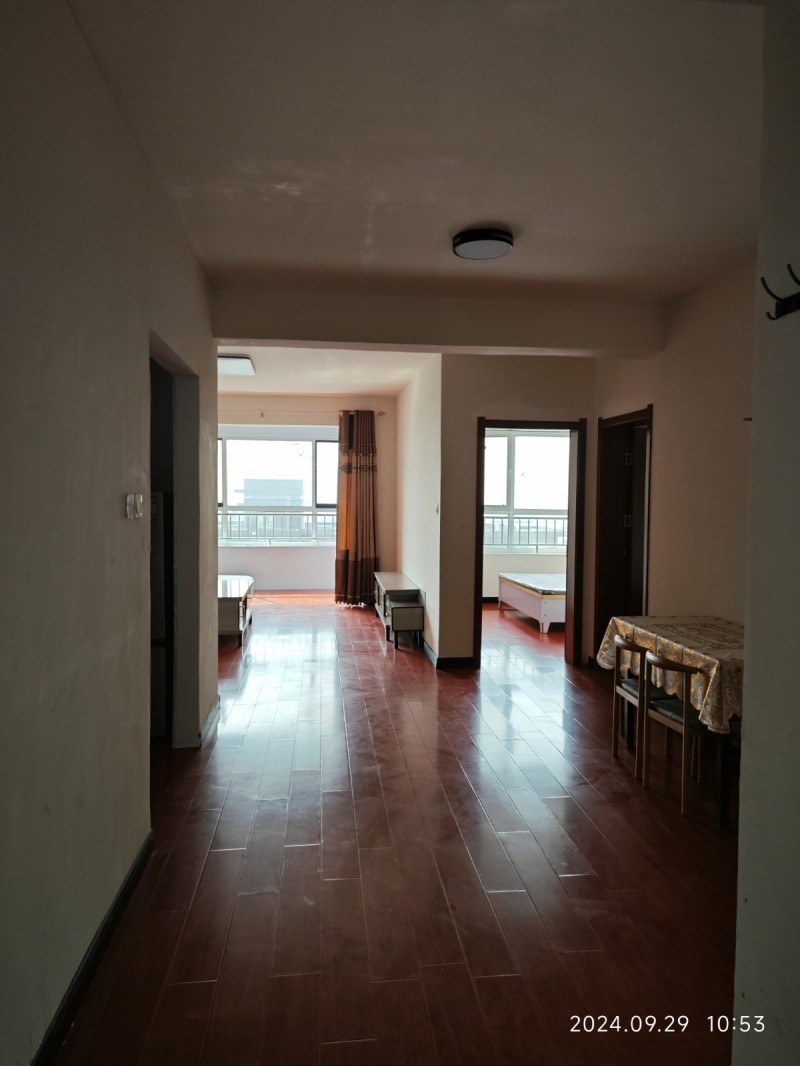 个人出租无中介费，沙辛庄社区，两室两厅一厨一卫，客厅卧室都有空调，拎包入住，可年（第 6 张）