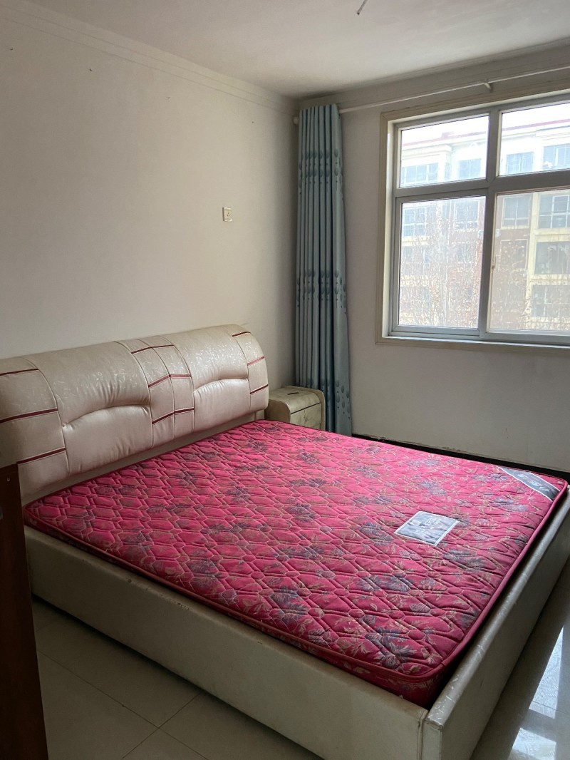 出租滨河花园两室两厅一厨一卫，家具家电齐全拎包入住，干净整洁，价格不高，个人的房（第 3 张）