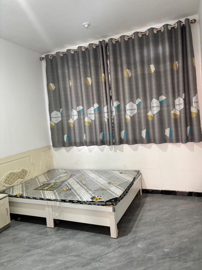 出租县城自建房三室两厅一厨两卫，南北通透，水电暖齐全，紧邻实验三，站前路小学，第（第 4 张）