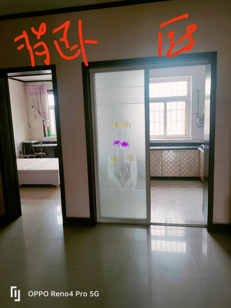 【建设局小区4楼】出入方便，一年200元物业费，三室一厅一厨一卫，家具家电齐全，（第 1 张）