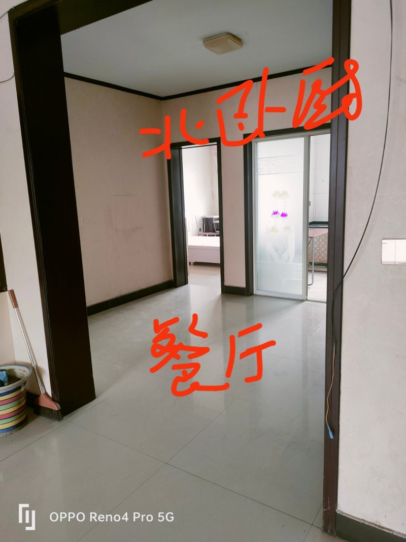 【建设局小区4楼】出入方便，一年200元物业费，三室一厅一厨一卫，家具家电齐全，（第 3 张）