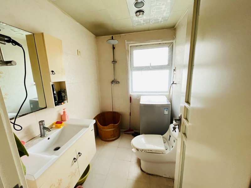 荣盛锦绣花苑三室两厅两卫，建筑面积132㎡，低层家具家电齐全，配备3台空调（1柜（第 5 张）
