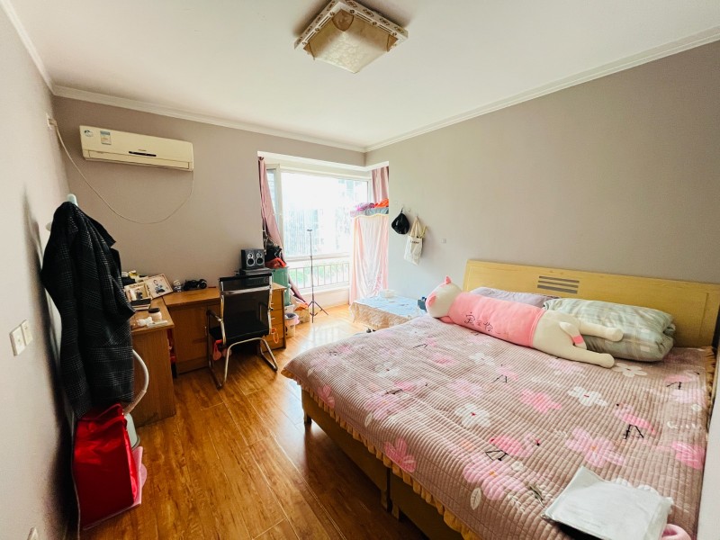 荣盛锦绣花苑三室两厅两卫，建筑面积132㎡，低层家具家电齐全，配备3台空调（1柜（第 8 张）