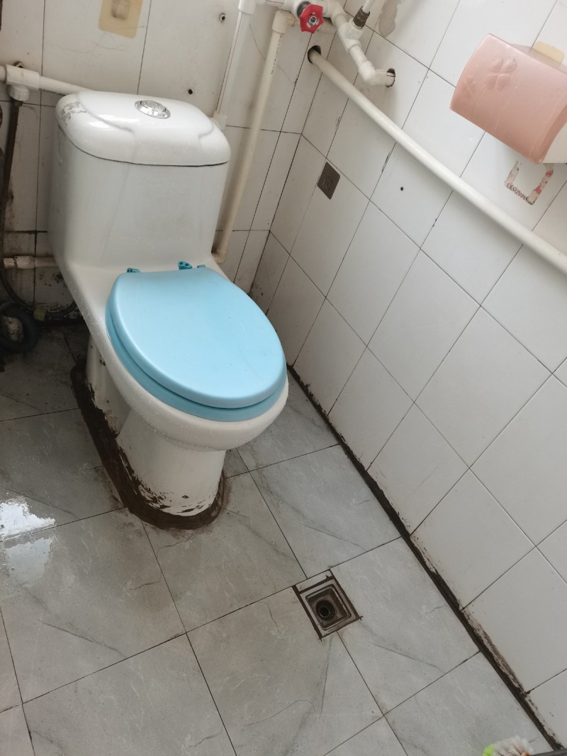 房屋出租
建设大街与联防路交叉口北行约1000米，路西搪瓷厂小区房屋出租，三楼（第 1 张）