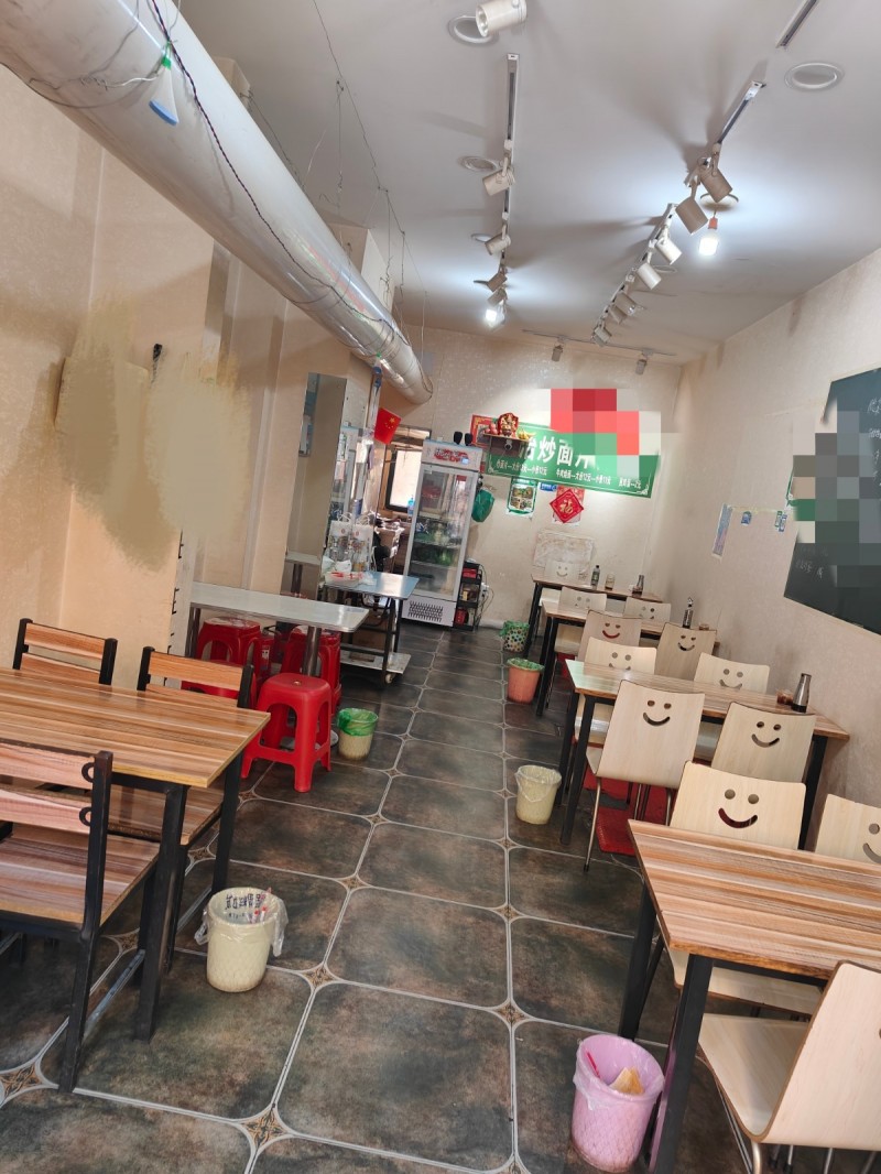 店铺转让‼️ ✅地址：蓝堡湾龙城路8号楼商铺（长治炒面片） ✅店转让，设备齐全，（第 1 张）