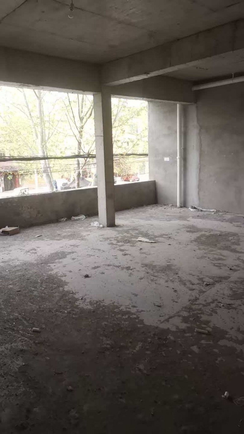 新房带电梯门市出租，一层200平，上下两层可整租，可分组，价格面议，交通便利水电（第 1 张）
