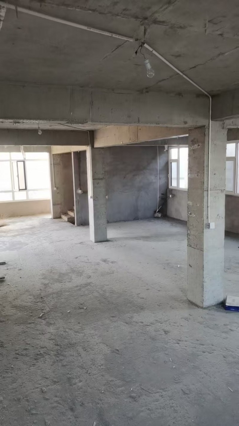 【自建房】出租一层一百多平，位置在广安路中段路南，交通方便 需要的请联系（第 1 张）