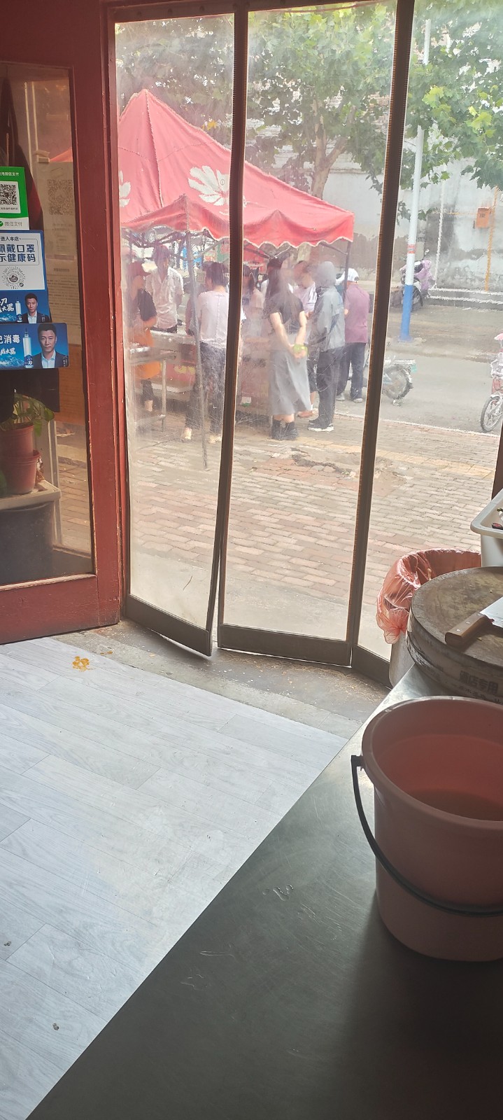 有一快餐店生意稳定因有事急转！给钱就转房总人很好房租不贵！东西齐全接手就能营业！（第 2 张）