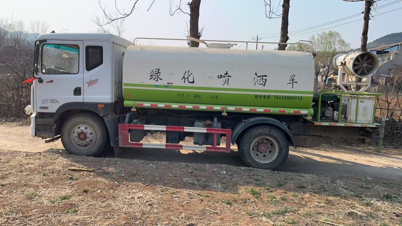 出售个人一手洒水车，23年东风多利卡D9，康明斯发动机，195马力，水罐有效容积（第 1 张）