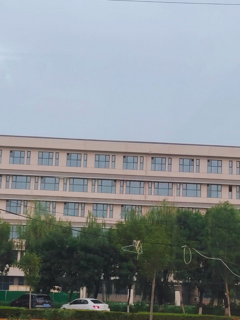 职教城对过饭店转让，四年老店有固定客源，因有它业离开魏县低价转让，四间门面房，门（第 2 张）