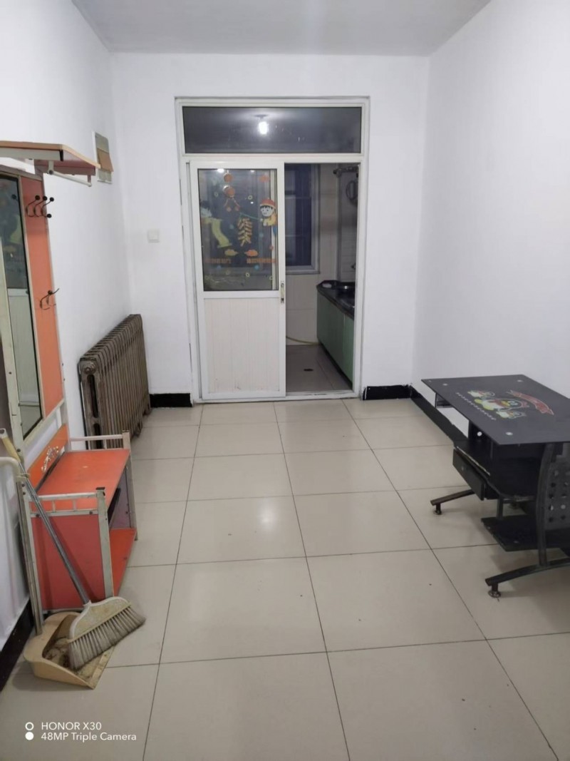 出租邱县园丁苑小区1号楼四层，两室两厅一卫，93平，精装修，步梯，家具家电齐全，（第 7 张）
