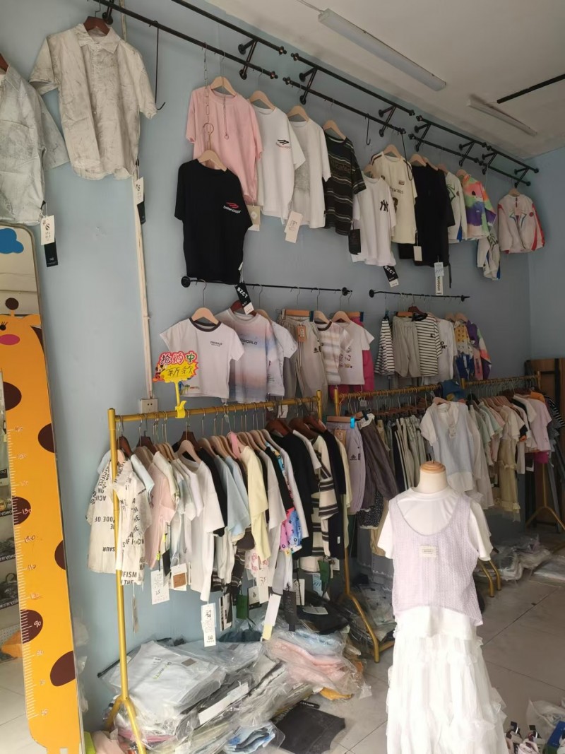 清亮骨科西侧熹茜宝贝童装店，因有其他发展门市整体转让，有固定客源，接受即可营业，（第 3 张）