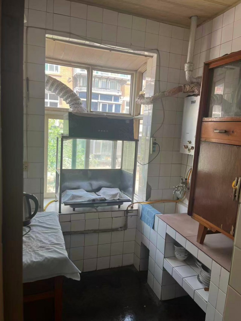 现出租单元房一套，面积50平，家电齐全，拎包入住
位置：铁路文明住宅区，（第 4 张）