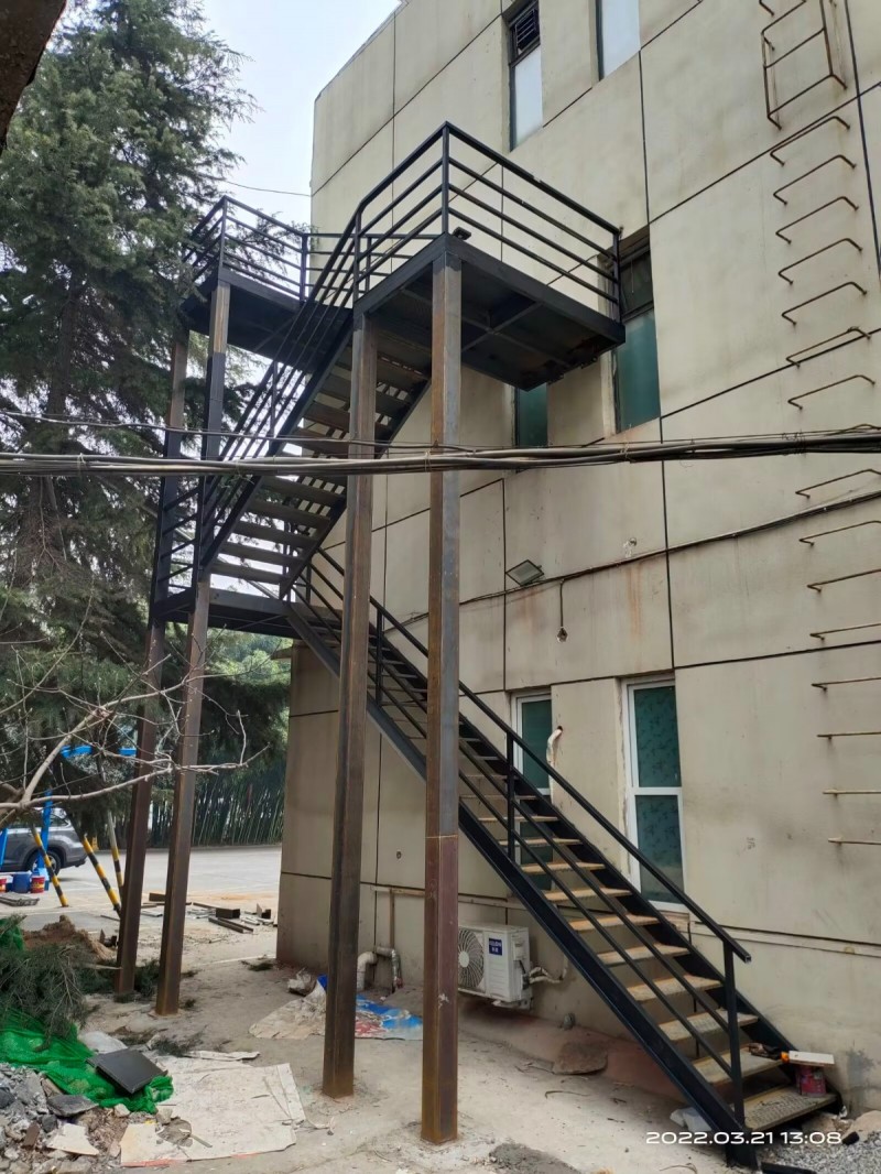 承接各种焊接、彩钢、楼梯扶手、楼梯、围挡、防护窗、树脂瓦、铁艺门、阳光棚、玻璃顶（第 2 张）