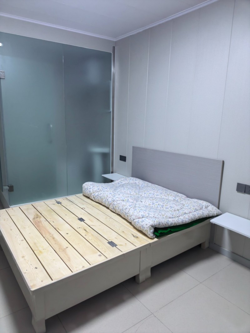 【河北邱县育新街中段路东】出租住单间住房（第 1 张）