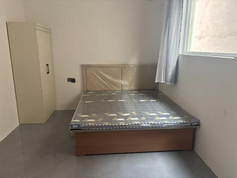 首次出租:益兴学校附近自建单元房，三室一厅一厨一卫，水电齐全，家具齐全（第 2 张）