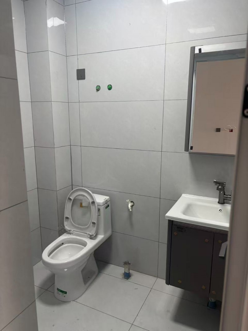 首次出租:益兴学校附近自建单元房，三室一厅一厨一卫，水电齐全，家具齐全（第 4 张）