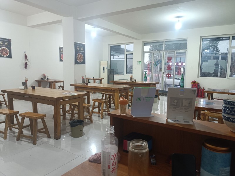饭店转让，位临107国道带所有转让，可带技术！因去北京发展转让（第 1 张）