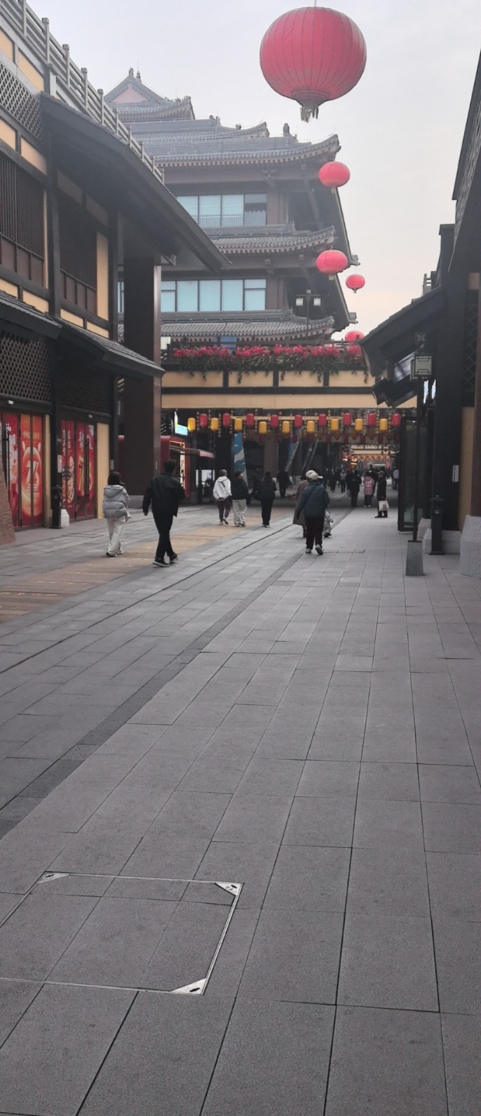 出租邯郸道黄金位置商铺，精装铺面，面积约十几平，价格面议。（第 1 张）