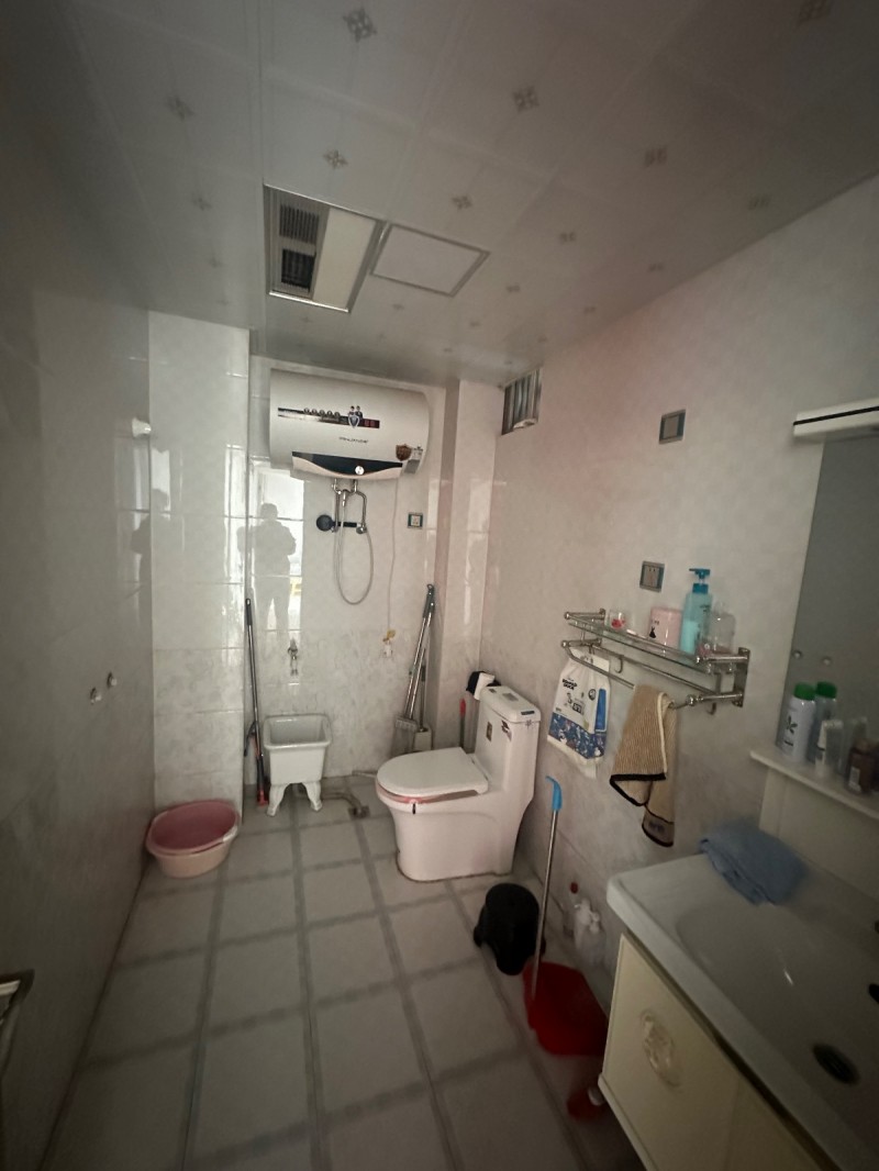 【常庄社区】阁楼一室一厅一卫还有一个小卧室有床，有空调有洗衣机有热水器能做饭。（第 3 张）
