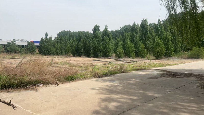 厂房出租 
出租2万平米厂房，带院子60亩地，可以分租，也可以合作。 
位置（第 1 张）