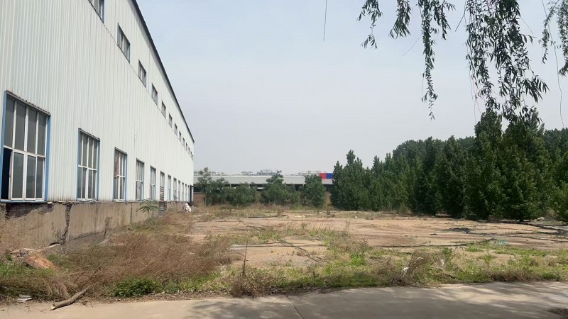 厂房出租 
出租2万平米厂房，带院子60亩地，可以分租，也可以合作。 
位置（第 3 张）