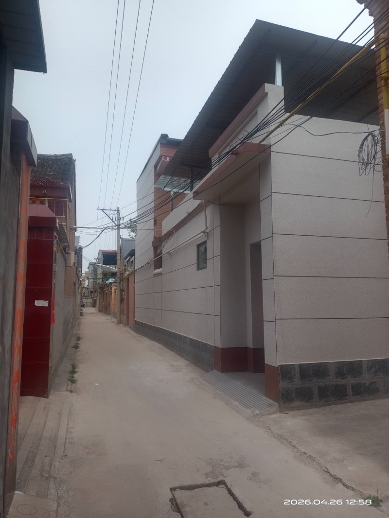【出售住房】： 1.出售带院，上下2层，共220平左右，有配房，新装修，土地证证（第 1 张）