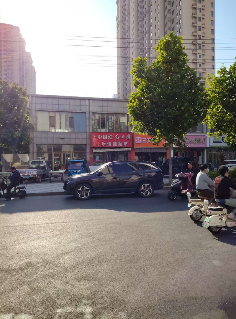 现代·奥城-西门乐佳佳超市转让，超市面积80平，楼上70平。（第 3 张）