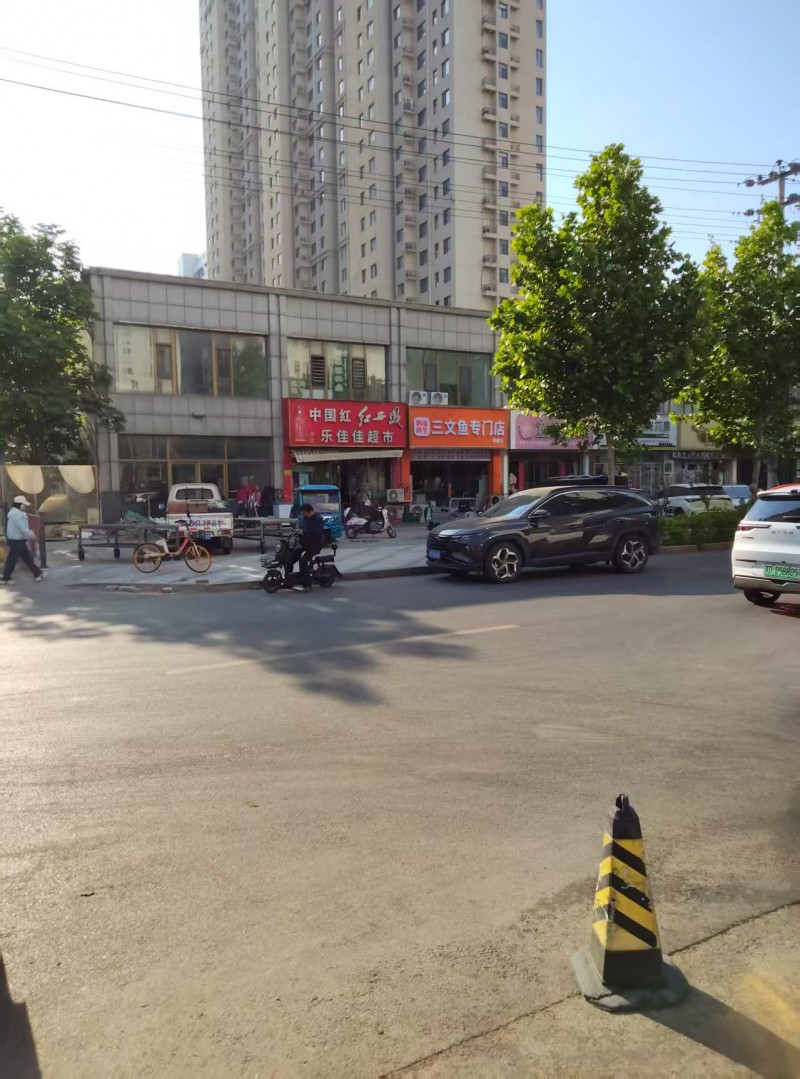 现代·奥城-西门乐佳佳超市转让，超市面积80平，楼上70平。（第 5 张）