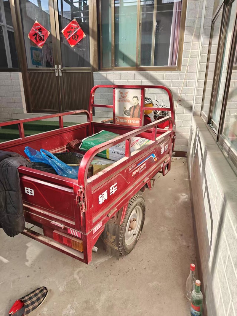 家用摩托三轮车，没出过大力，现在便宜出，发动机都是正常的，另外家里还有一辆摩托车（第 2 张）