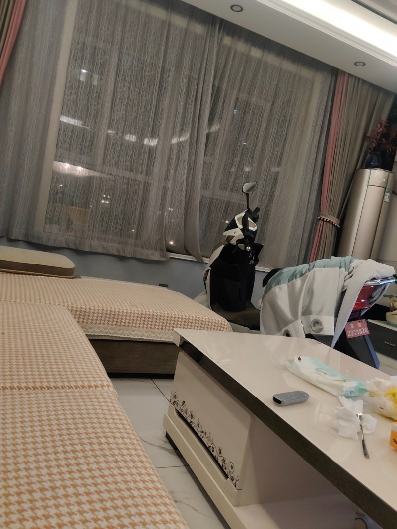 【时代广场】急售，个人一手房子，满五了住的没一个月，一百四十平，精装修，是一层能（第 1 张）
