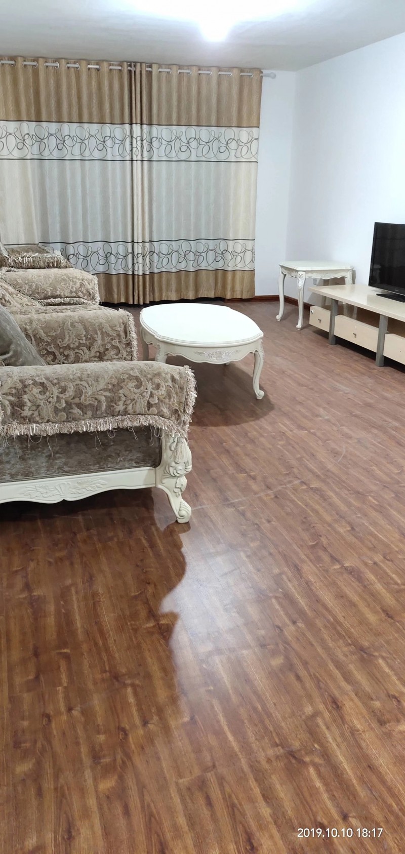 出租：东方新城小区楼房，精装，拎包入住，家具家电齐全（第 3 张）