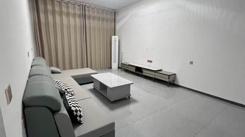 广平县西关中老诸板面西出租 
三室两厅两卫一厨，四室两厅两卫一厨，大阳台，南北（第 1 张）
