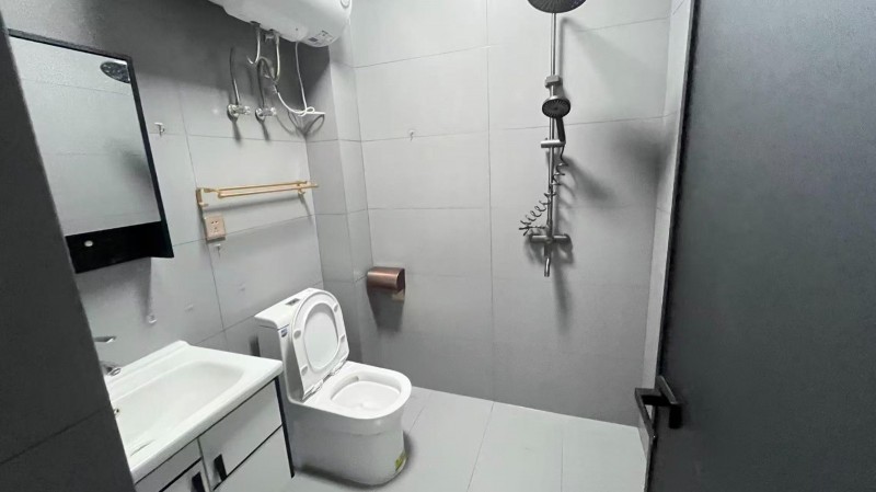 广平县西关中老诸板面西出租 
三室两厅两卫一厨，四室两厅两卫一厨，大阳台，南北（第 7 张）