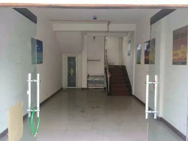 临街门市，门前可以停车，上下两层，上下各四十平米，天然气、暖气都有，附近有幼儿园（第 1 张）